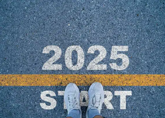 Runner standing at the starting point with 2025 year for starting in new year 2025 to achieve business planing and success concept.